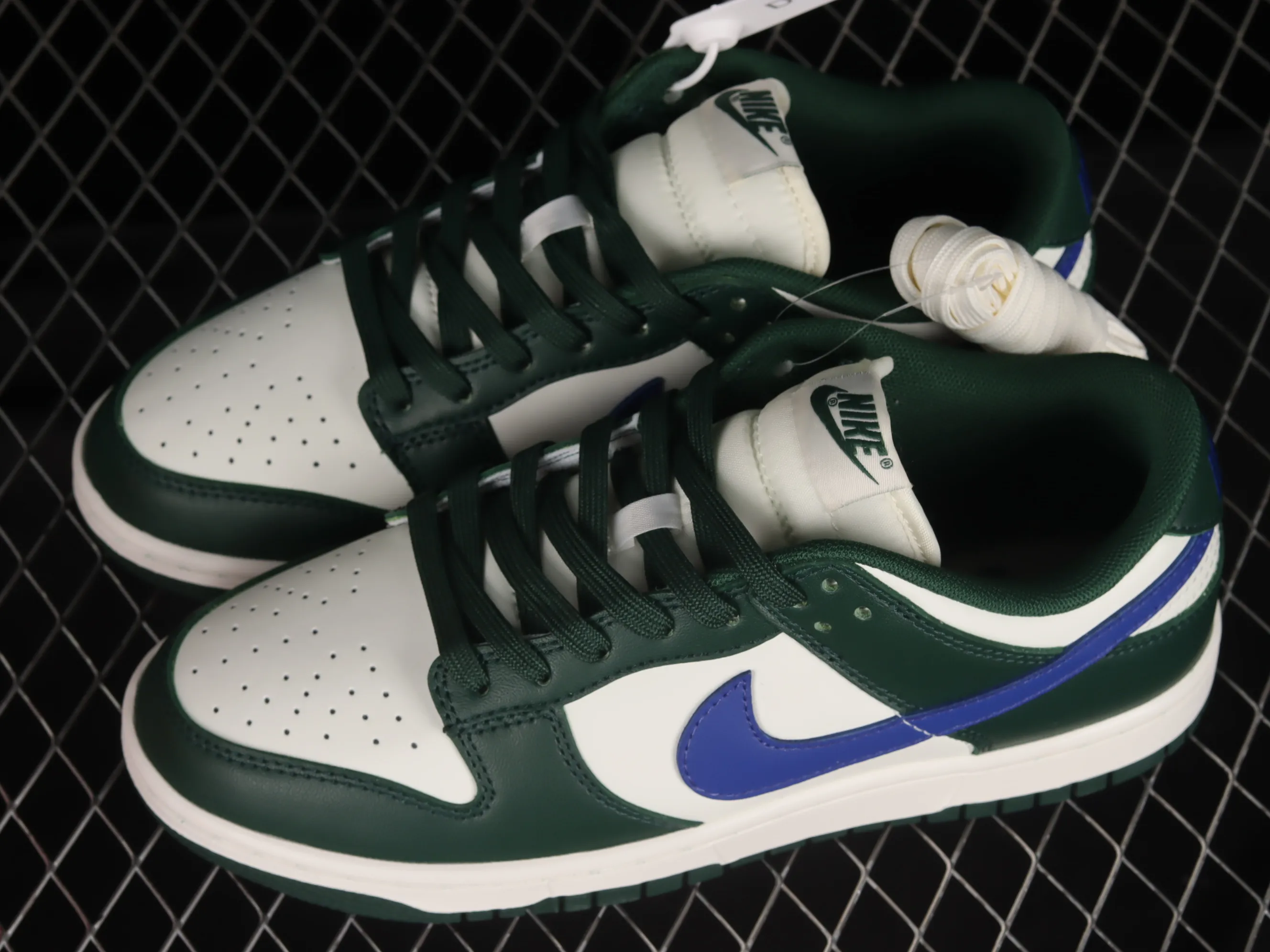 All categories Nk SB Dunk series Nk SB Dunk Low low-top sneakers Nk Dunk Low "Gorge Green" retro white and green SB low-top sports and leisure sneakers DD1503-300